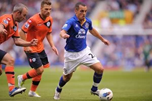Images Dated 20th August 2011: Leon Osman in Action: Everton vs. Queens Park Rangers, Barclays Premier League (2011)