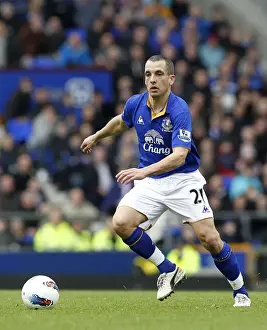 Framed Print : Leon Osman in Action: Everton vs Sunderland at Goodison Park (April 9, 2012) Framed Print : Leon Osman in Action: Everton vs Sunderland at Goodison Park (April 9, 2012)