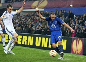 Images Dated 12th March 2015: Leon Osman and Everton Kick Off Europa League Campaign Against Dynamo Kiev at Goodison Park
