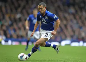 Framed Print : Leon Osman at Goodison Park: Everton vs Manchester United - Barclays Premier League (29 October 2011) Framed Print : Leon Osman at Goodison Park: Everton vs Manchester United - Barclays Premier League (29 October 2011)