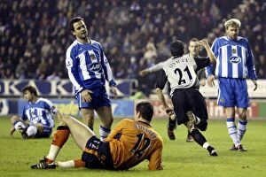 Images Dated 31st January 2006: Leon Osman Scores the Thrilling Opener for Everton: A Moment to Remember (Wigan v Everton)