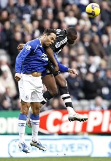 Images Dated 22nd February 2009: Lescott vs Ameobi: Everton vs Newcastle United, Barclays Premier League Clash, 2008-2009