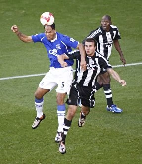 Everton v Newcastle Collection: Lescott vs Taylor and Geremi: Everton vs Newcastle United Clash (08/09)