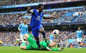 Images Dated 5th October 2013: Lukaku's Threatening Shot Saved by Hart: Manchester City Holds Off Everton (5-10-2013)