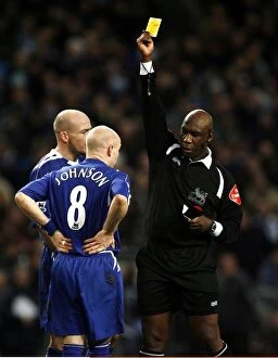 Manchester City v Everton Collection: Manchester City v Everton - Andrew Johnson receives a yellow card from referee Uriah Rennie