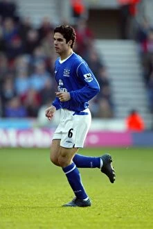 Images Dated 26th April 2005: Mikel Arteta: Focused Football Manager