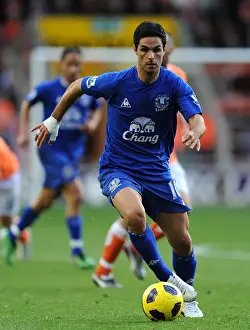 Mikel Arteta Leads Everton in Barclays Premier League Battle at Bloomfield Road