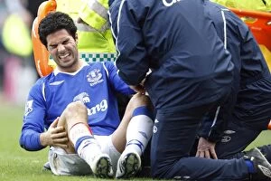 Images Dated 22nd February 2009: Mikel Arteta's Injury Marrs Everton in Newcastle United vs Everton (22/2/09)