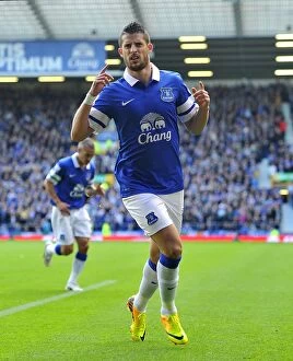 Images Dated 19th October 2013: Mirallas's Strike: Everton's Premier League Opener Against Hull City (19-10-2013, Goodison Park)