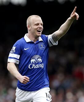 Images Dated 30th March 2014: Naismith's Deflected Stunner: Everton's 3-1 Victory Over Fulham (30-03-2014)