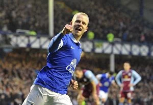 Images Dated 1st February 2014: Naismith's Strike: Everton's First Goal Against Aston Villa in BPL (01-02-2014)