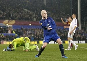 Images Dated 12th March 2015: Naismith's Stunner: Everton's Thrilling First Goal vs. Dynamo Kiev (UEFA Europa League)
