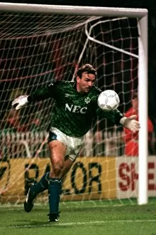 Neville Southall Collection: Neville Southall, Everton