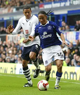 2009 Prints: Pienaar vs. Jenas: Everton vs. Tottenham Clash in the Barclays Premier League (08/09)