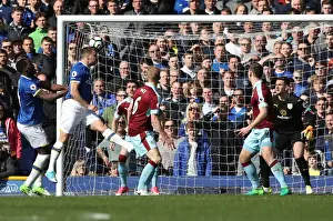Framed Print : Premier League - Everton v Burnley - Goodison Park Framed Print : Premier League - Everton v Burnley - Goodison Park