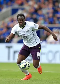Framed Print : Romelu Lukaku Leads Everton Charge at King Power Stadium Against Leicester City - Barclays Premier League Framed Print : Romelu Lukaku Leads Everton Charge at King Power Stadium Against Leicester City - Barclays Premier League