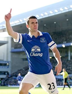 Images Dated 29th December 2013: Seamus Coleman's Stunner: Everton's Winning Goal Against Southampton (29-12-2013)