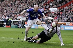 Andy Johnson Collection: Sheffield United v Everton - Andrew Johnson in action against Paddy Kenny