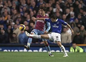 Simon Davies Gallery: Simon Davies - Everton in action against Juan Pablo Angel - Aston Villa