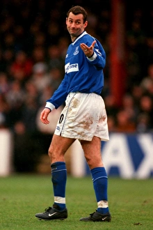 Don Hutchison Collection: Soccer - AXA FA Cup - Third Round - Exeter City v Everton
