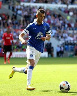 Images Dated 31st August 2013: Stalemate at Cardiff City Stadium: Kevin Mirallas Leads Everton's Determined Performance