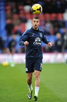 Images Dated 9th November 2013: A Stalemate at Selhurst Park: Kevin Mirallas and Everton Hold Crystal Palace Scoreless