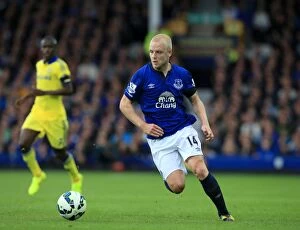 Images Dated 30th August 2014: Steven Naismith in Action: Everton vs Chelsea, Premier League Rivalry at Goodison Park