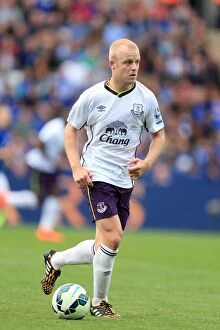 Images Dated 16th August 2014: Steven Naismith in Action: Everton vs Leicester City, Premier League Showdown at King Power Stadium