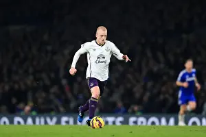 Football Full Length Fulllength Prints: Steven Naismith in Action: Premier League Showdown at Stamford Bridge - Chelsea vs