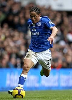 Images Dated 28th February 2010: Steven Pienaar in Action: Everton vs. Tottenham Hotspur, Premier League Showdown