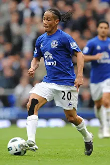 Steven Pienaar Prints: Steven Pienaar in Action: Everton vs Newcastle United, Premier League, Goodison Park