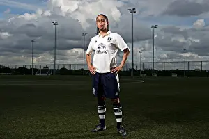 Steven Pienaar Prints: Steven Pienaar: Everton Football Club's Tenacious Midfielder