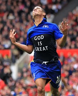 Images Dated 22nd April 2012: Steven Pienaar's God is Great Goal: Everton's Fourth Strike Against Manchester United