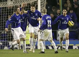Everton vs Liverpool Gallery: Team Celebration