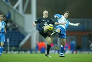 Images Dated 18th December 2004: Thomas Gravesen in the heat of battle