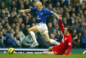 Everton 1 Liverpool 0 Collection: Thomas Gravesen rides the challenge of Dietmar Hamman