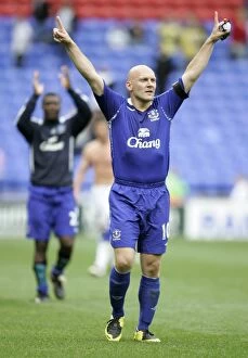 Thomas Gravesen Collection: Thomas Gravesen's Euphoric Goal Celebration: Everton's Triumph Over Bolton Wanderers (01/09/07)