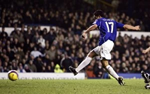 Images Dated 24th November 2007: Tim Cahill Scores Everton's Fourth Goal: Everton 4-0 Sunderland, Barclays Premier League