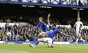 Images Dated 28th April 2012: Tim Cahill's Stunner: Everton's Fourth Goal vs. Fulham (April 2012, Barclays Premier League)