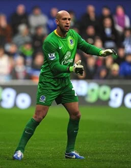 Images Dated 21st October 2012: Tim Howard in Action: Everton vs. Queens Park Rangers, 21-10-2012 (1-1 Draw)
