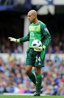 Images Dated 21st August 2010: Tim Howard in Action: Everton vs. Wolverhampton Wanderers, Barclays Premier League (2010)