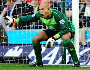 09 April 2011 Wolverhampton Wanderers V Everton Prints: Tim Howard in Action: Everton vs