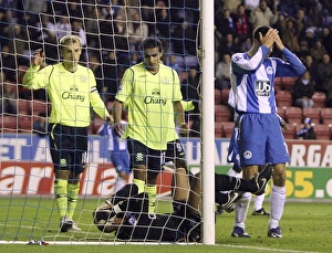Tim Howard Denies Scharner: Everton's Goalkeeper Saves Wigan Striker's Header in Barclays Premier League Clash