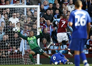 Tim Howard's Dramatic Save: Denying Ashley Young's Goal Attempt in the Barclays Premier League (Aston Villa vs. Everton, 29 August 2010)