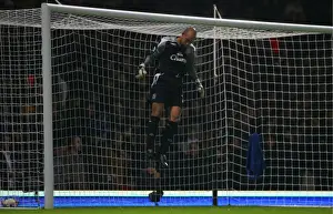 Tim Howard's Focus: Everton's Goalkeeper Prepares for Battle against West Ham United in Carling Cup Quarterfinal, December 2007