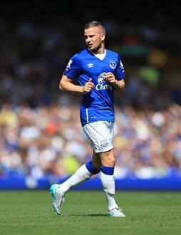 Everton v Watford - Goodison Park Collection: Tom Cleverley in Action: Everton vs Watford, Premier League, Goodison Park