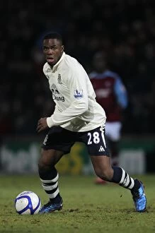 Images Dated 8th January 2011: Victor Anichebe Leads Everton in FA Cup Third Round Battle at Scunthorpe United (08 January 2011)