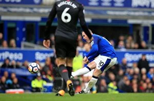 Images Dated 22nd October 2017: Wayne Rooney Scores First Goal for Everton Against Arsenal at Goodison Park (Premier League 2017-18)