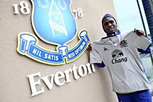 Player Feature Prints: Welcome Royston Drente: Everton FC's Newest Addition at Finch Farm