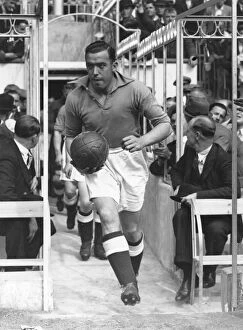 Vintage Moments Collection: William Dixie Dean runs out for Everton against Arsenal at Highbury